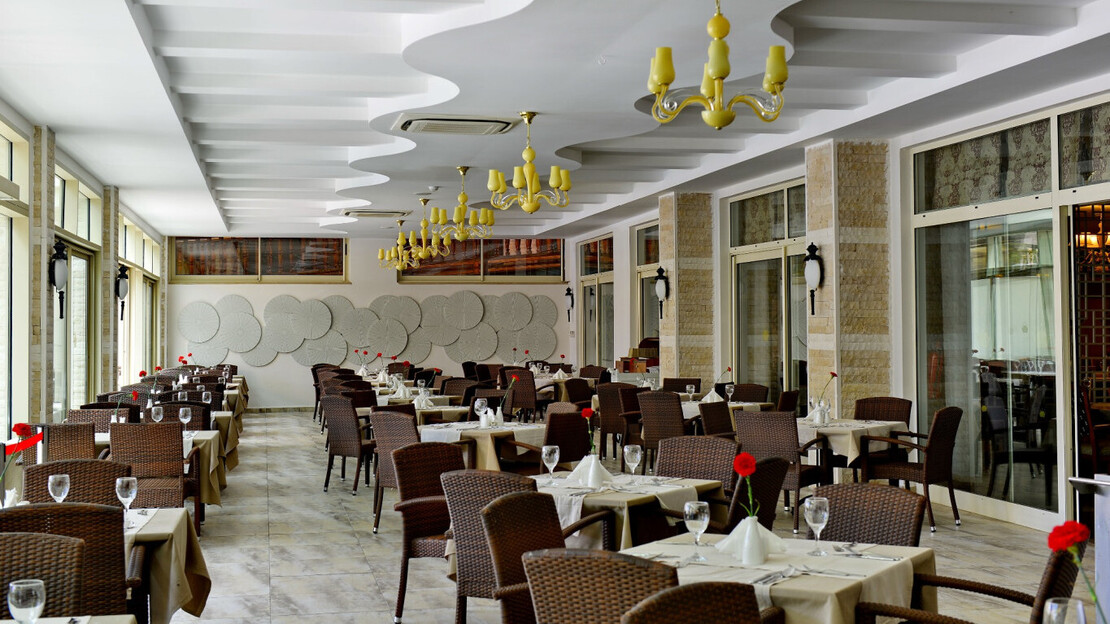 Side Crown Charm Palace